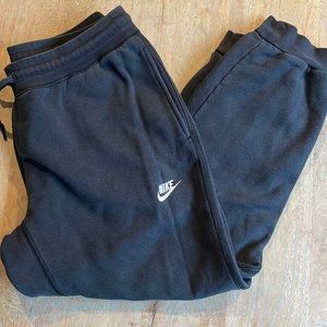 Black men’s Nike sweatpants